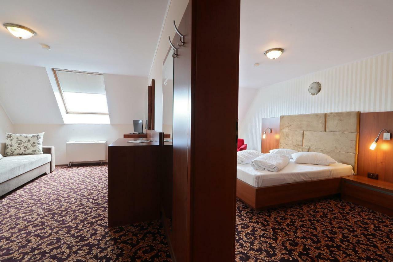 Hotel Impero Oradea Exterior photo