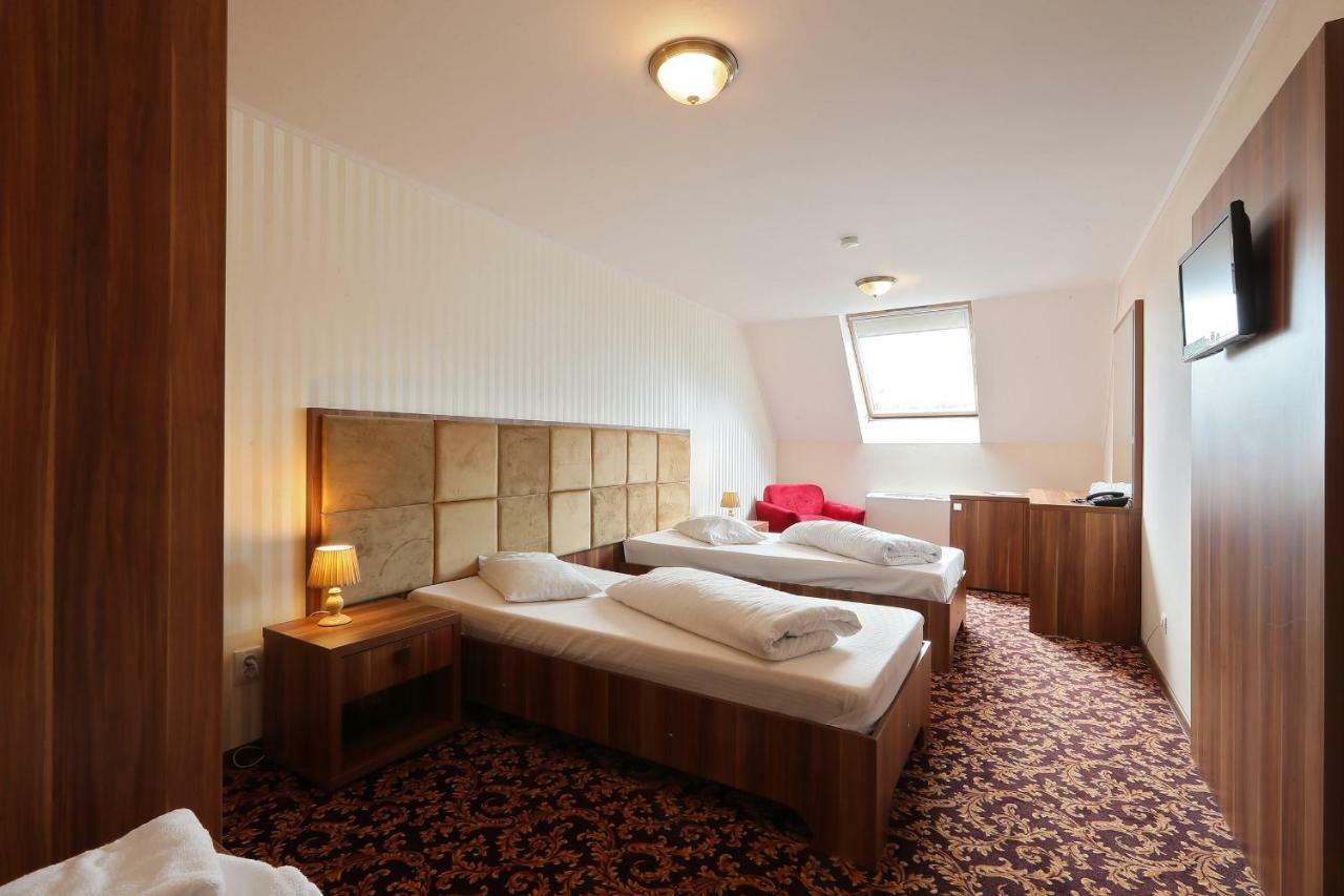 Hotel Impero Oradea Exterior photo